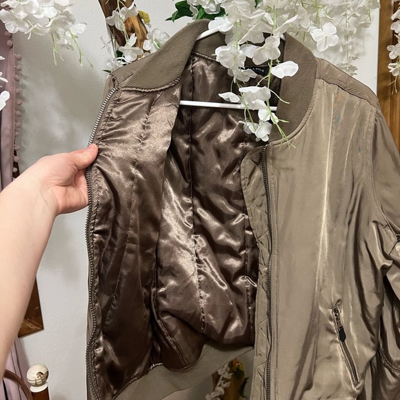 Kendall & Kylie Olive Green Oversized  Bomber Jacket with Ribbed Details 🫒 - Picture 10 of 10